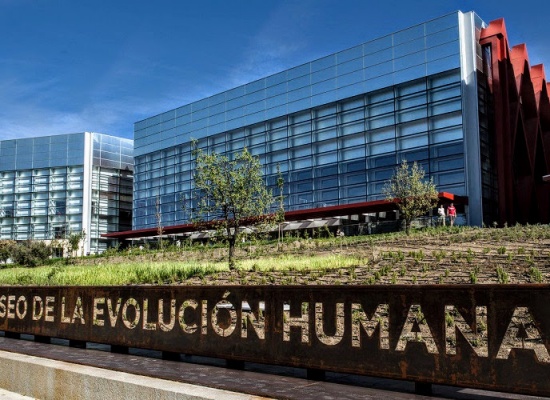 fachada principal do museu da evolução humana