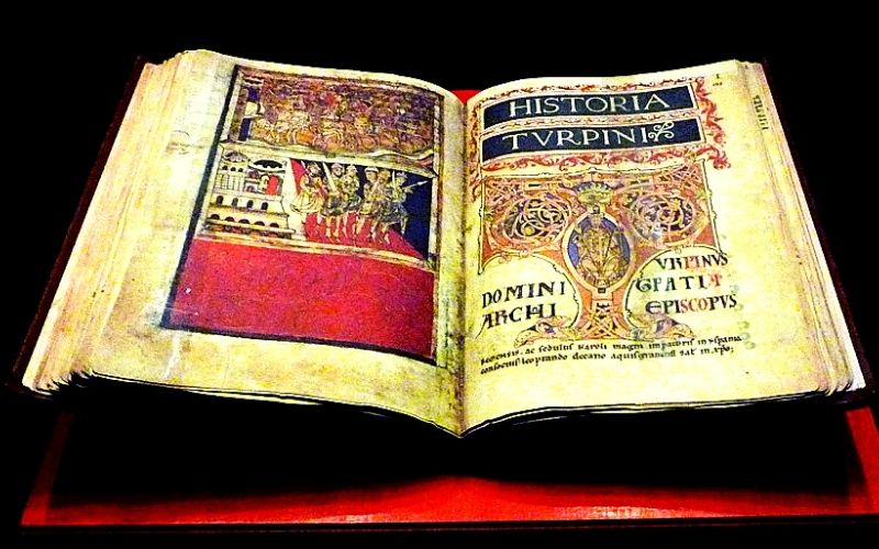 livro manuscrito e decorado